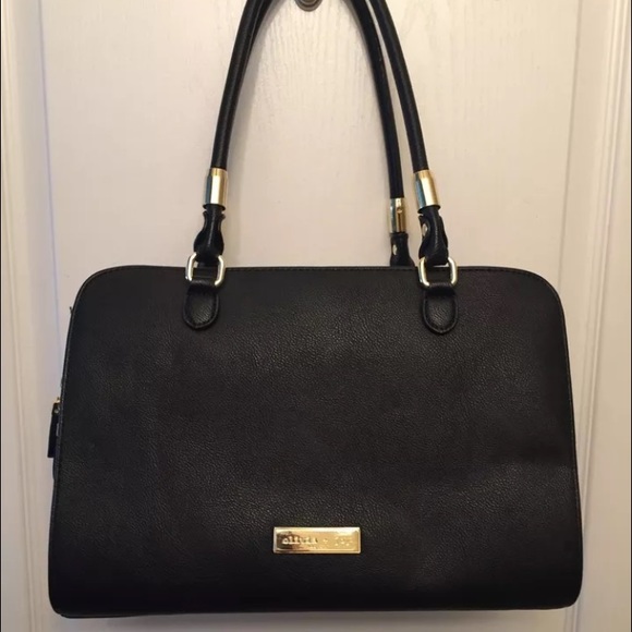 Olivia + Joy Handbag 👜