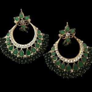 Gold plated earrings in emerald