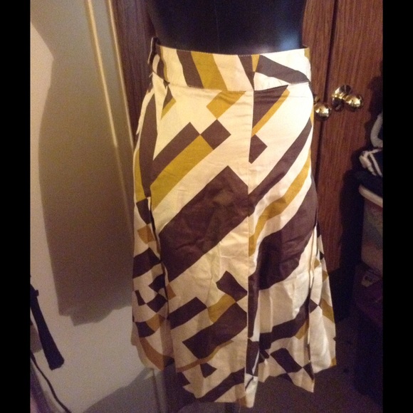 Pleated patterned Skirt - Picture 3 of 4
