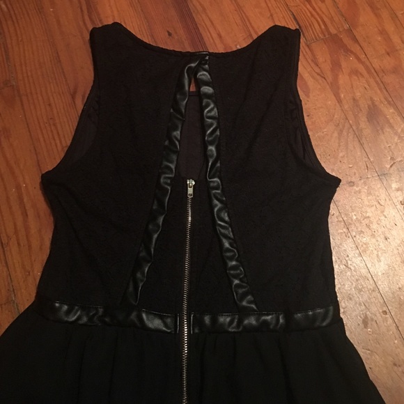Black Dress - Picture 3 of 3