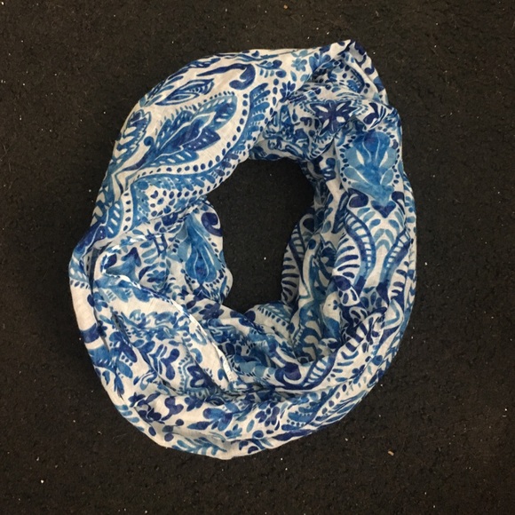 Beautiful blue and white infinite scarf - Picture 1 of 3