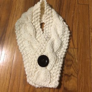 Fossil knitted scarf with button detail