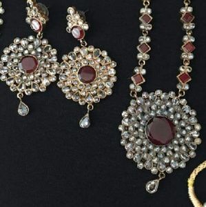 Jewelry set in Maroon and Gold plated