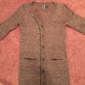 Buckle charcoal and pink sweater