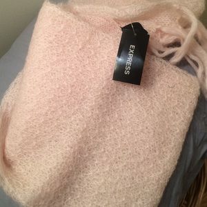 NTW Light pink scarf Express