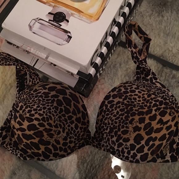 34C Victoria Secret bikini top