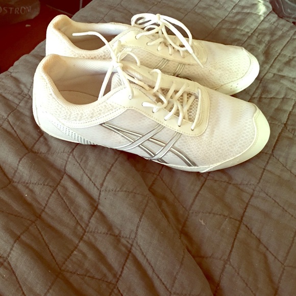 ASICS gel cheer shoes with silver