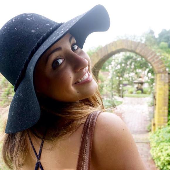 Meet your Posher, Kelly