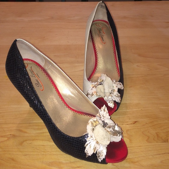 Gently Worn Poetic Licence Women's Dress Shoe