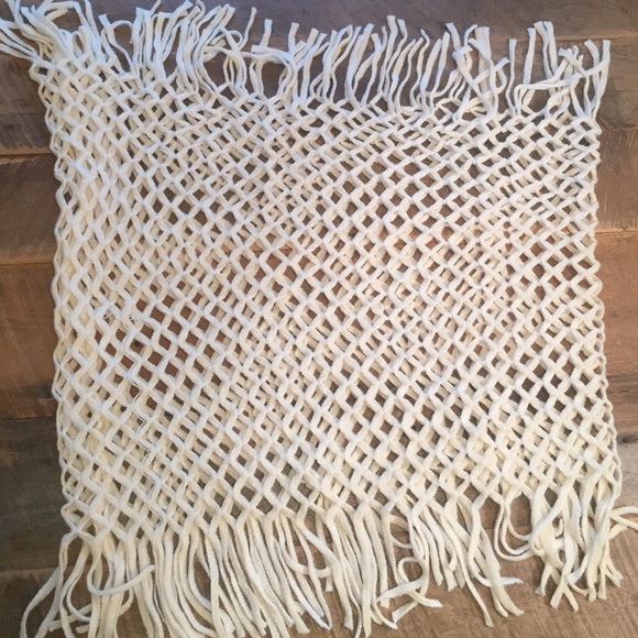 NWOT Infinity cream scarf with tassels - Picture 2 of 3
