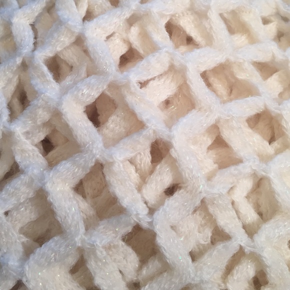 NWOT Infinity cream scarf with tassels - Picture 3 of 3