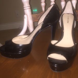 Black patent leather platform pumps
