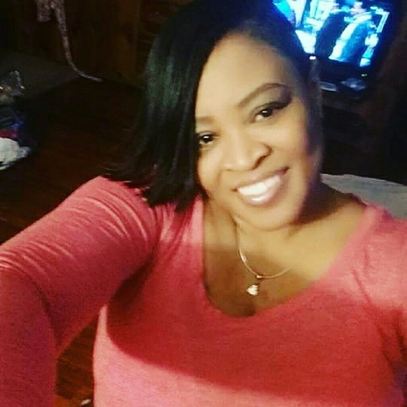 Meet your Posher, Zaneta - Picture 2 of 2