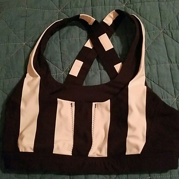 Lululemon stuff your bra black/white size 4