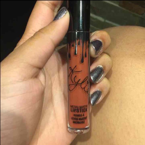 Kylie Lip Gloss - Picture 2 of 4