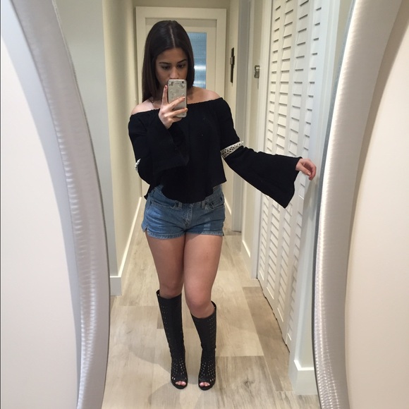 Off the shoulder top - Picture 3 of 3