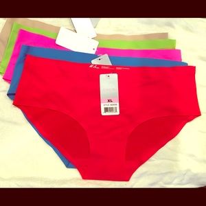 NWT 5 pack of panties, fit like Medium or Small
