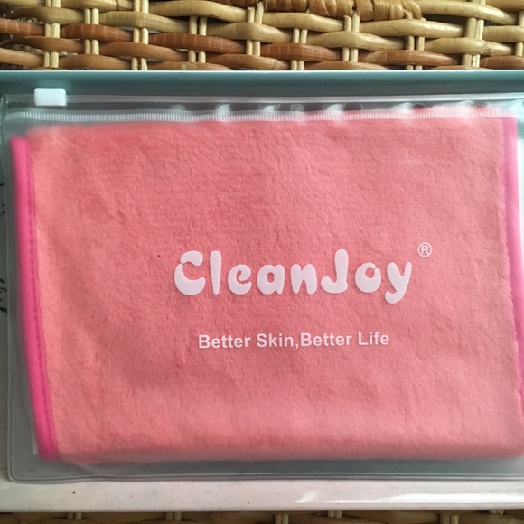 Make up remover towel👌🏼💖👌🏼Travel - Picture 2 of 4