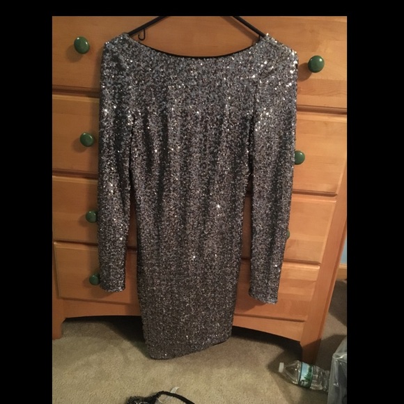 Sparkly long sleeve dress and tight around butt