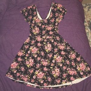 Super Cute fall dress for sale ! 🍁🍂