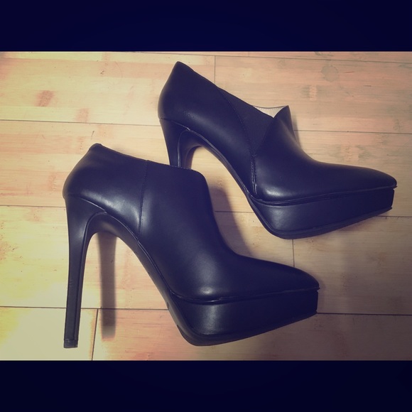 Jessica Simpson Black Pumps