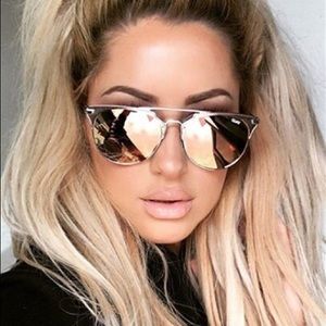 QUAY x CHRISSPY GEMINI sunnies in ✨ROSE GOLD✨