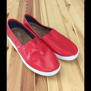 NWOT Toms Avalon Red Patent Linen