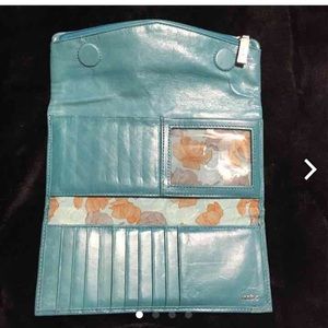 Hobo international Stevie wallet turquoise EUC