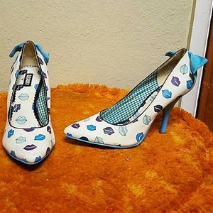 Cute Pin up Style Lip Heels