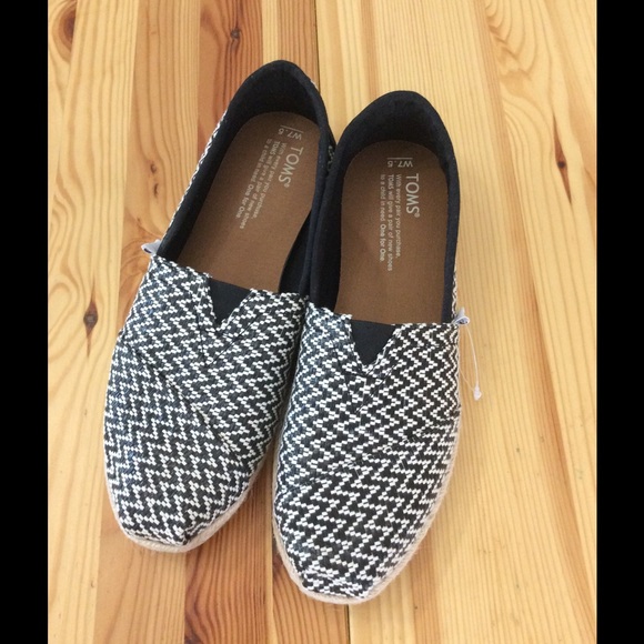 NWOT Toms Classic Espadrilles 7.5
