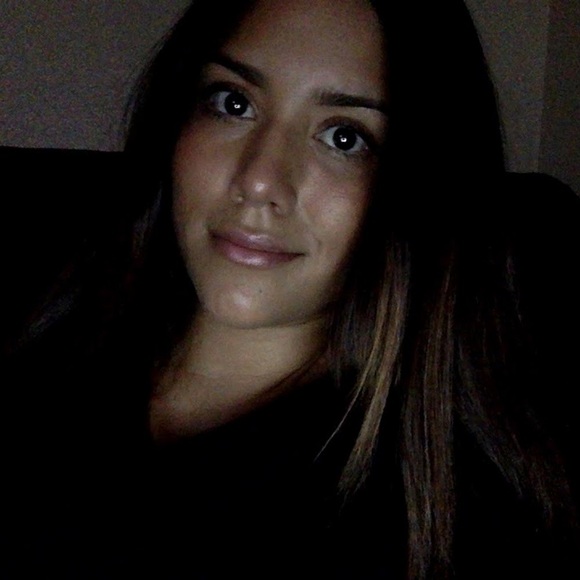 Meet your Posher, Deyanira - Picture 1 of 1