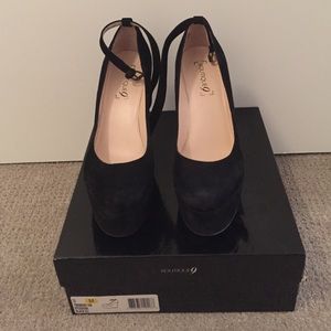 Boutique9 suede wedges