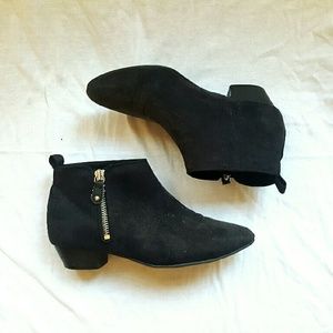 Flat suede ankle flat boots