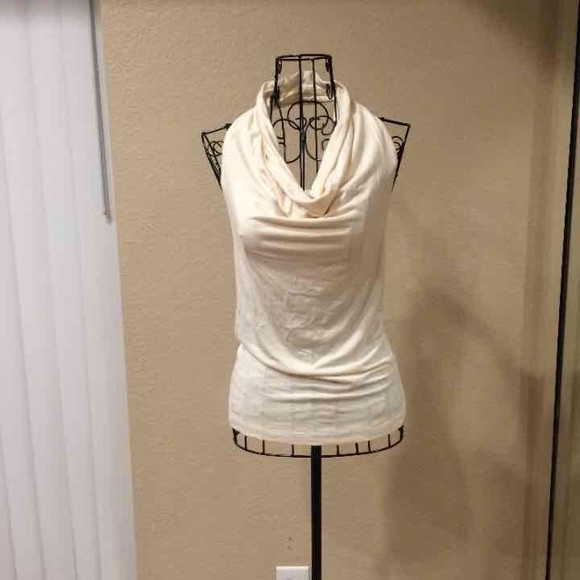 The Limited Halter Top XS - Picture 2 of 4