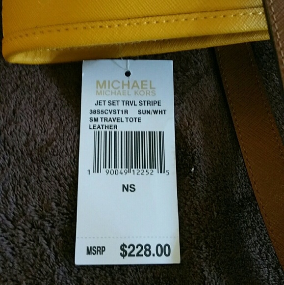 SOLD 🌞SUNNY🌞NWT Michael Kors Jet Set Tote - Picture 3 of 4