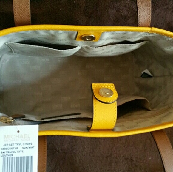 SOLD 🌞SUNNY🌞NWT Michael Kors Jet Set Tote - Picture 4 of 4
