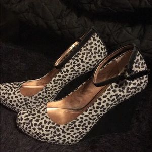 BCBG Leopard Print Wedges (size 8 1/2)