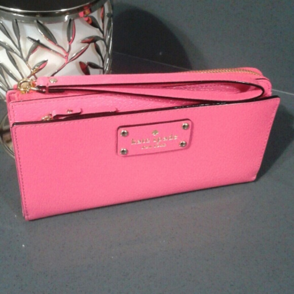 Kate Spade layton wristlet