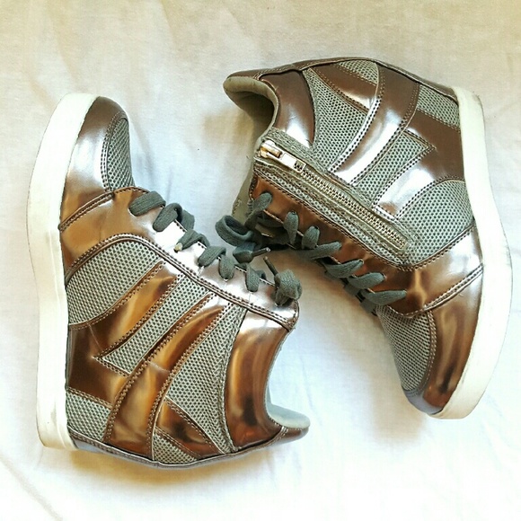 Wedged sneakers