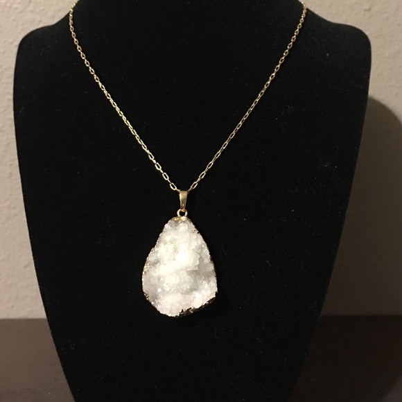 Jewelry - Druzy Stone Pendant Necklace