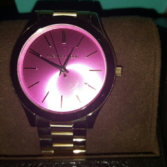 Michael kors gold watch. - Picture 2 of 4