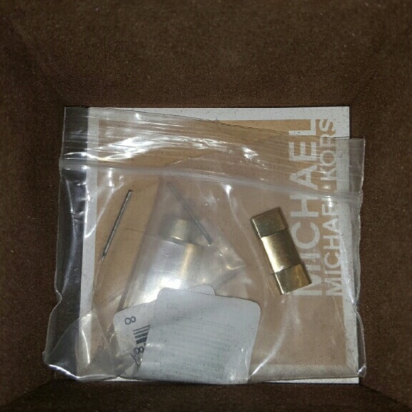 Michael kors gold watch. - Picture 3 of 4