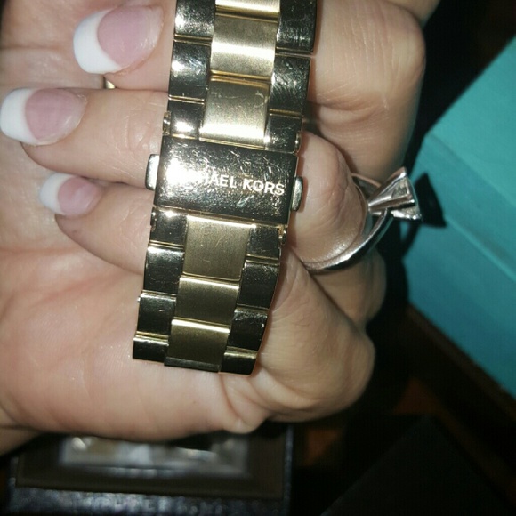 Michael kors gold watch. - Picture 4 of 4