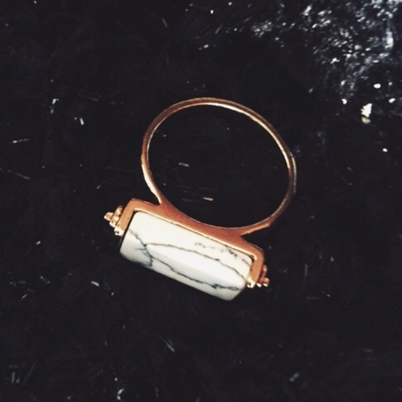 🌫 White Marble Bar Ring (gold band) - Picture 4 of 4