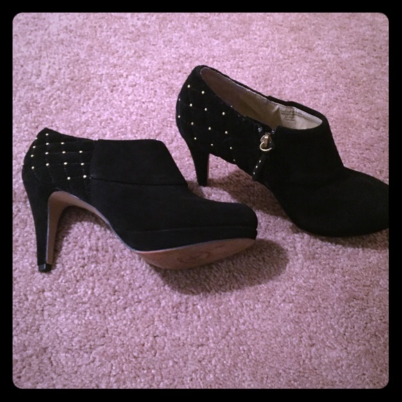 🎉Super cute And dressy booties!! Worn once!!