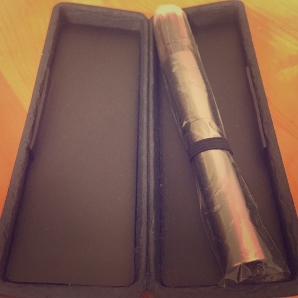 Good Karma Powder Brush UrbanDecay