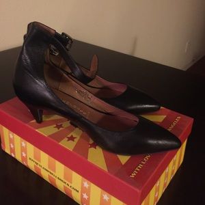 Jeffrey Campbell Yorba Black size 9.5 blk low heel