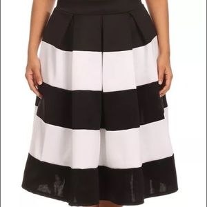 NWOT Women's Black & White Pleated Skirt 16/18/3X