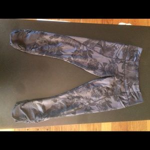 Lululemon Ruched Floral Crop Yoga/Running Pants