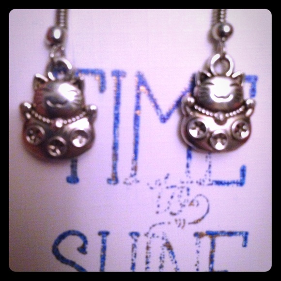 Handmade lucky cat earrings